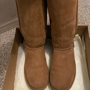 UGG Classic Tall II Boots in Chestnut woman’s size 8